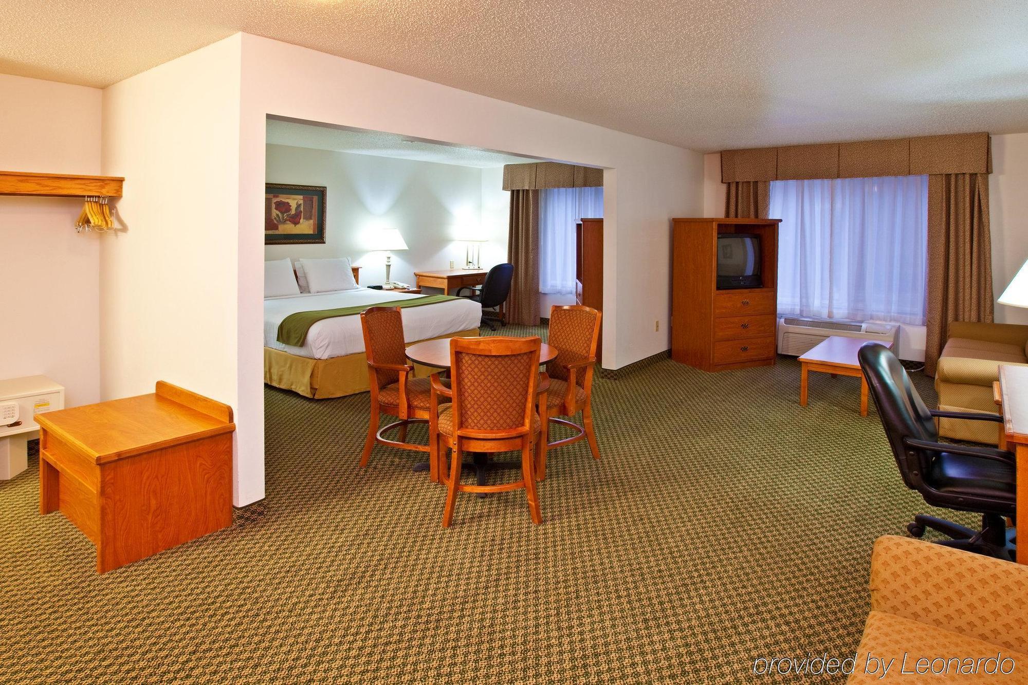 Holiday Inn Express & Suites Logan, An Ihg Hotel Quarto foto